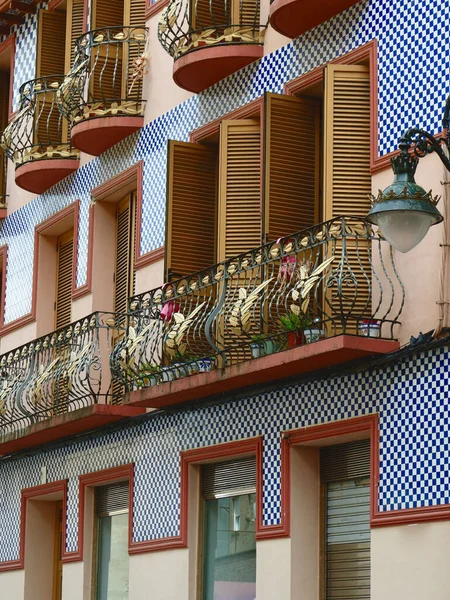Fasada Klasyczna Eleganckimi Balkonami Oknami Centrum Saragossy Aragonia Hiszpania — Zdjęcie stockowe