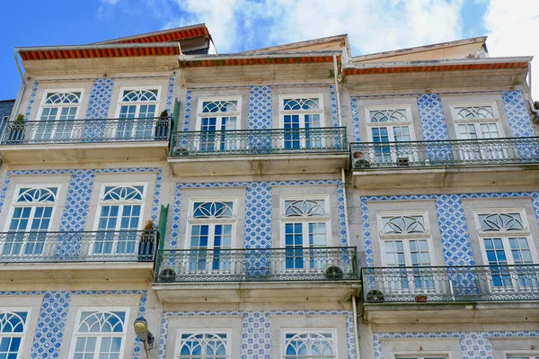 Bâtiments Classiques Avec Balcons Fenêtres Façade Décorés Avec Des Carreaux — Photo