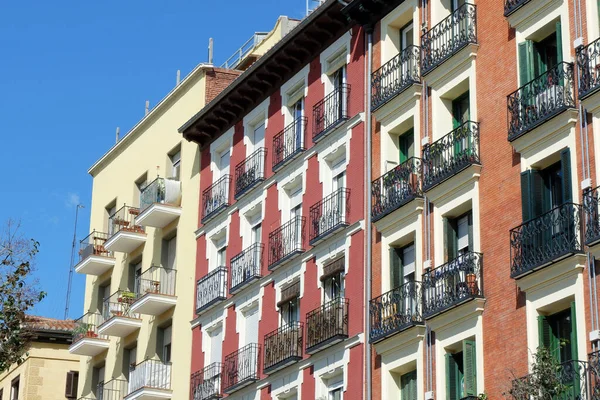 Farbenfrohe Fassaden Von Wohngebäuden Lavapies Viertel Dem Alten Zentrum Von — Stockfoto