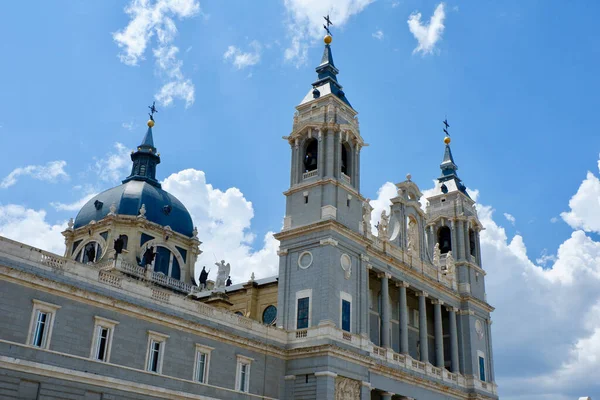 Gothic Facade Cathedral Santa Maria Real Almudena Sunny Sky Madrid — Zdjęcie stockowe