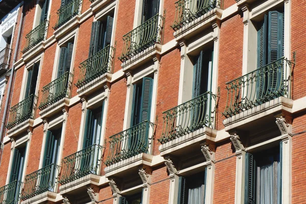 Windows Shutters Small Balconies Building Facade Downtown Madrid Spain — ストック写真