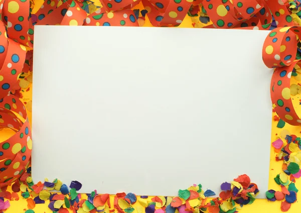 Tarjeta grande con confeti de fiesta y decoración . — Foto de Stock