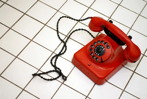 Gamla telefon med vredet — Stockfoto