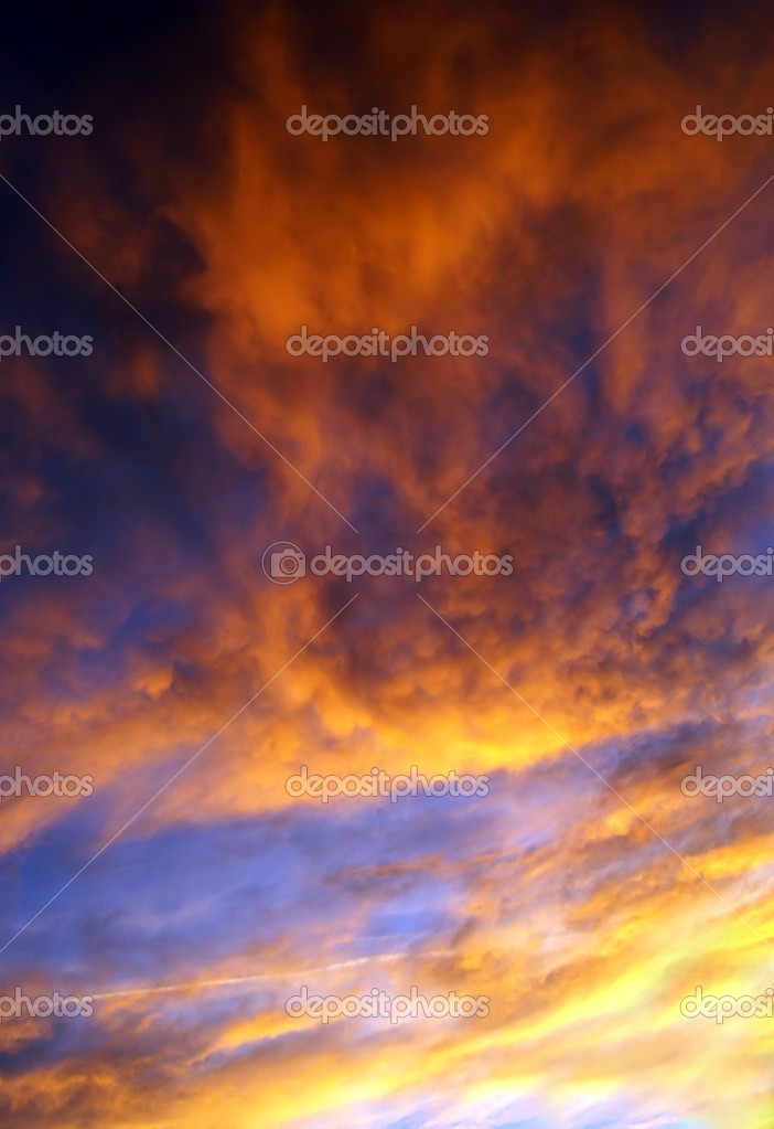 素晴らしい夕焼け空雲のピンク 紫 すべての可能な色合いの偉大な自然の背景 ストック写真 C Cobaltstock 素晴らしい夕焼け空雲のピンク 紫 すべての可能な色合いの偉大な自然の背景 ストック写真 C Cobaltstock