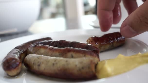 German fried sausage with mustard — Stock Video