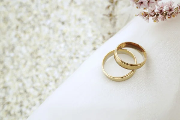 Gold rings — Stock Photo, Image