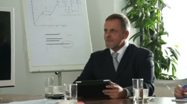 işadamı dijital tablet