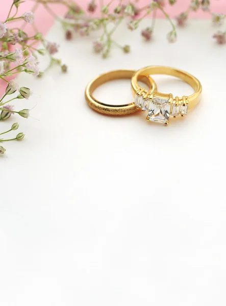 Oude gouden ringen — Stockfoto