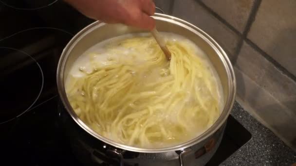 Cooking pasta — Stock Video