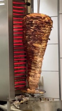 Izgarada kebap eti