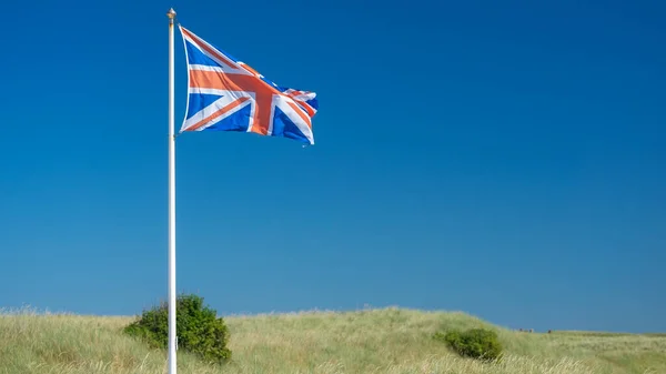 Beautiful Image English Flag Raised Clear Sky — Zdjęcie stockowe