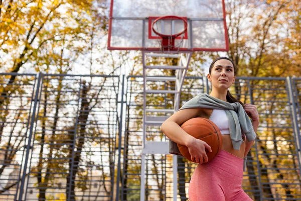 Atleta Ragazza Con Una Palla Basket Ritratto Giocatore Basket — Foto Stock