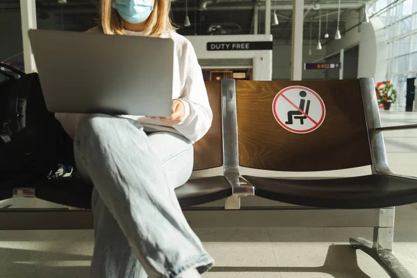 Female Tourist Sitting Airport Lobby Chair Social Distancing Sign Using — Stockfoto