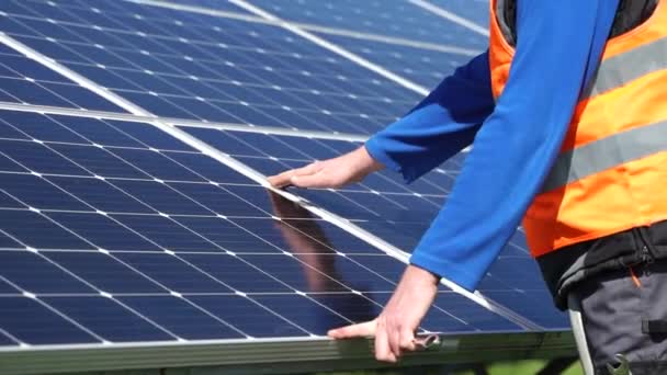 Solar Power Engineer Checking Gaps Panels Man Inspects Correct Installation — стоковое видео