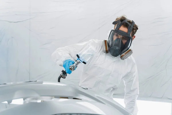 Muž Auto Malíř Ochranné Masce Oblek Malování Auto Auto Nárazník — Stock fotografie