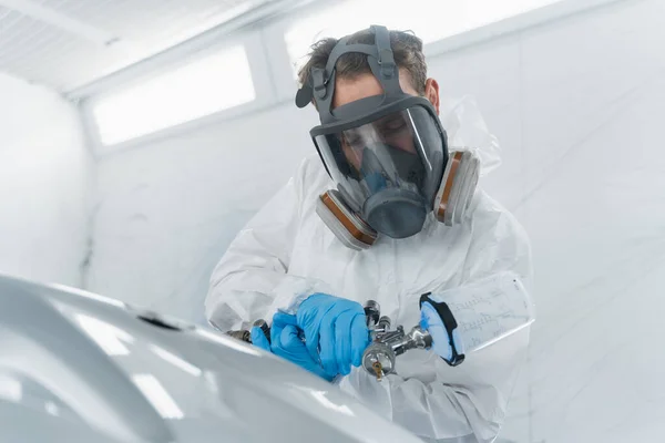 Auto Service Worker Painting Car Element Spray Gun Paint Chamber — Stock Photo, Image