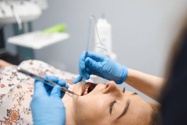 Modern diş bilgisayarı anestezi prosedürü