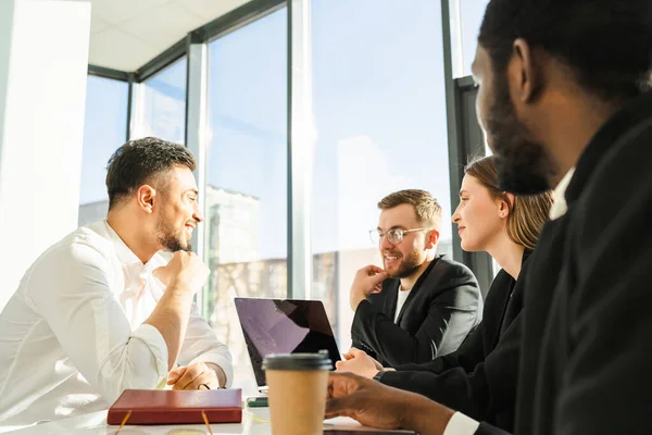 Group Office Workers Holding Meeting — Stock Photo, Image