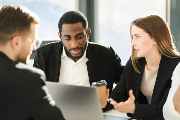 Woman Boss Coffee Cup Showing Her Employees Business Development Model — Stock Photo, Image