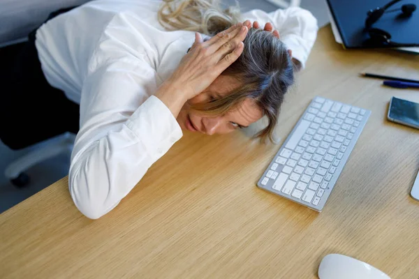 Frightened Female Office Worker Keeps Her Hands Her Head Robbery — Stock Photo, Image