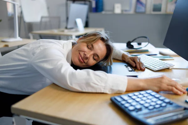 Female Office Worker Closed Eyes Napping Workplace — Stock fotografie