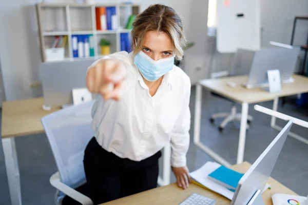 Angry Business Woman Mask Asks Leave Office — Stockfoto