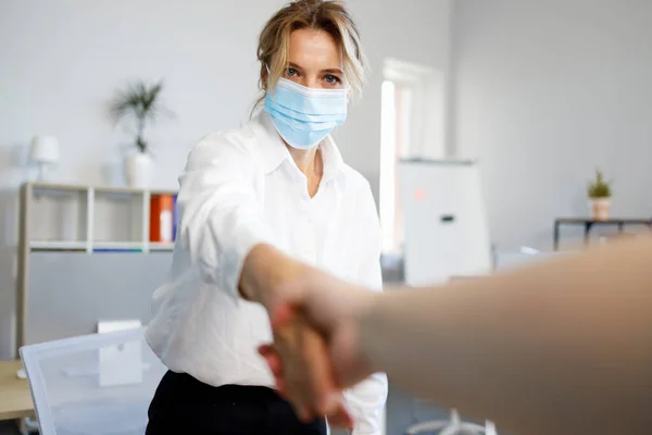 Female Office Worker Protective Mask Shaking Hands Partner Virus Concept — Stockfoto