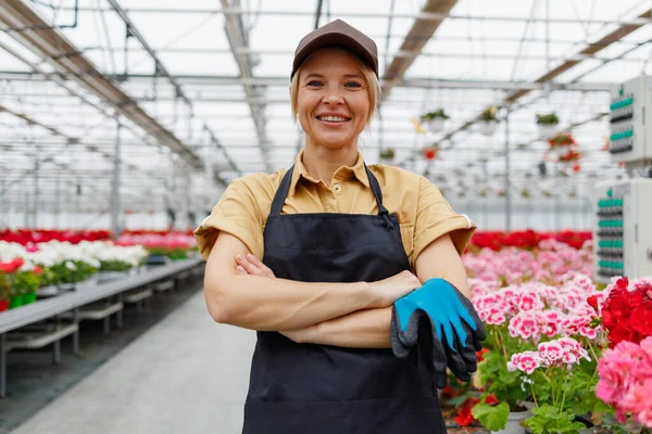Portrait Smiling Female Florist Greenhouse — Stockfoto