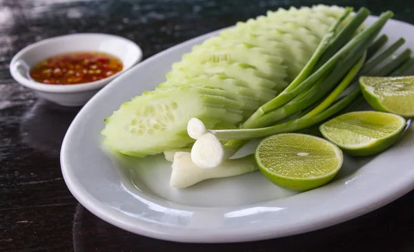 limon, soğan ve salatalık