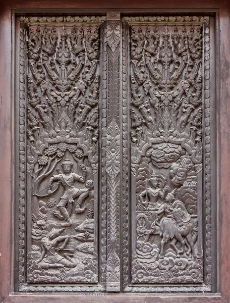 Tallado en madera de ventana en templo, Tailandia —  Fotos de Stock