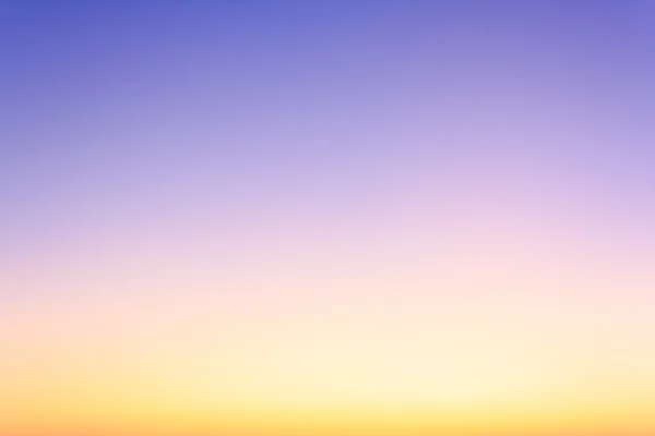 twilight saat içinde renkli gökyüzü