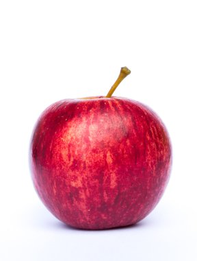 Beyaz arkaplanda kırmızı elma