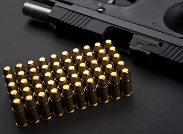 Gun with cartridges — Stock Photo, Image