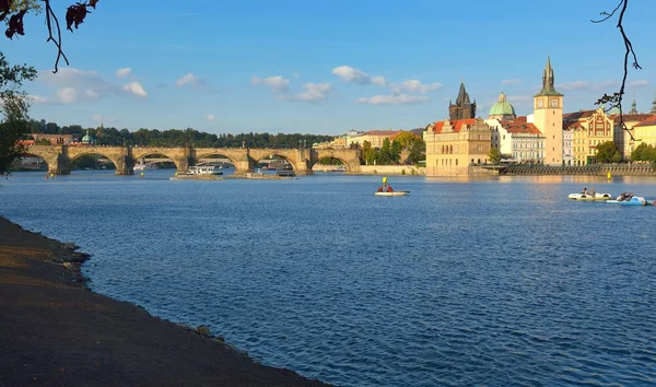 Prag 'daki Charles Köprüsü — Stok fotoğraf