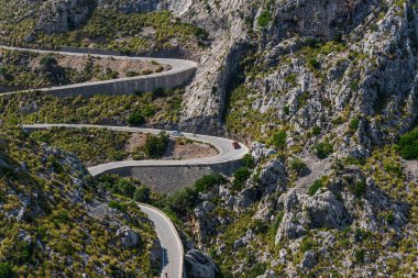 Dağlardaki Dönemeç Yol