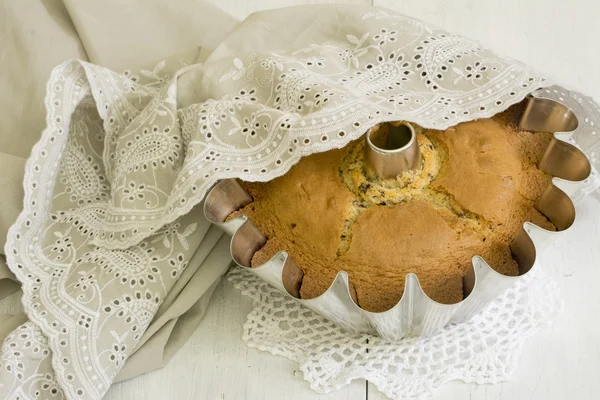 Freshly baked cake in baking tins — Stock Photo, Image