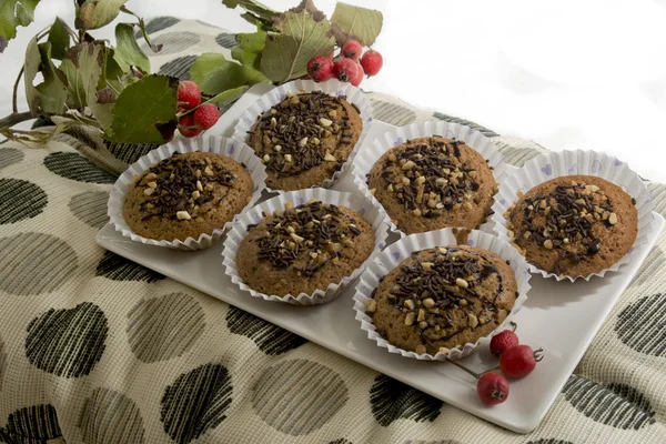 Smaczne muffin z ciasta czekoladowe i migdałów — Zdjęcie stockowe
