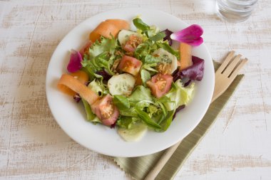 taze salata yeşillikleri, tahta çatal