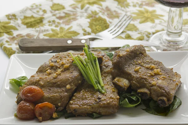 Pork ribs with vegetables — Stock Photo, Image