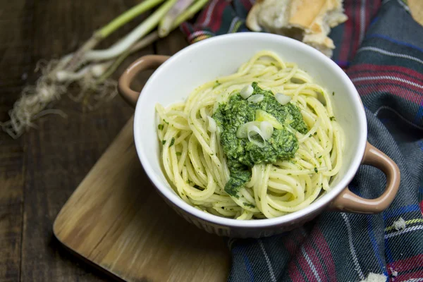 Spaghetti pasta and Spinach Dip — Stock Photo, Image