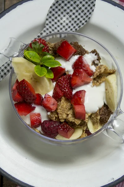 Breakfast cereals and strawberry — Stock Photo, Image