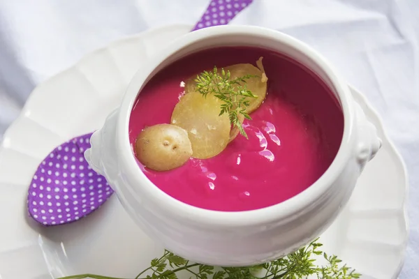 Sopa de crema de remolacha roja —  Fotos de Stock