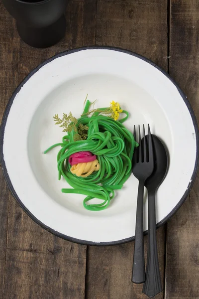 green spaghetti
