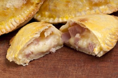 jambon ve peynir empanada yakın çekim