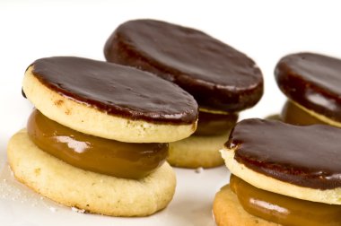 çikolata kurabiye ve karamel