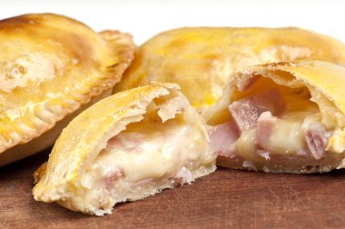 jambon ve peynir empanada