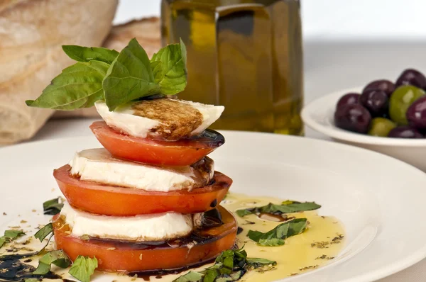 Salada de tomate e mussarela — Fotografia de Stock