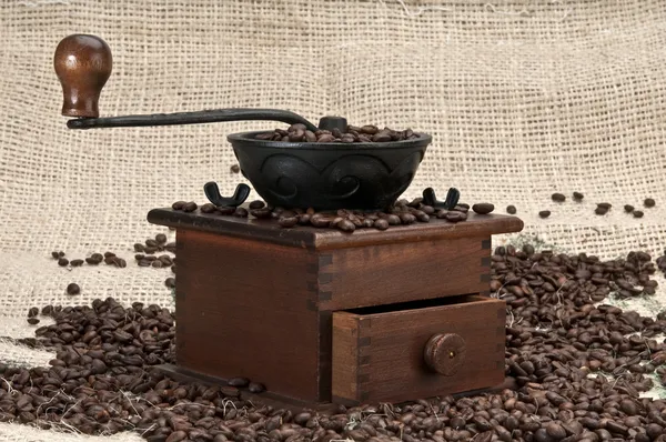 Old grinder and coffee — Stock Photo, Image