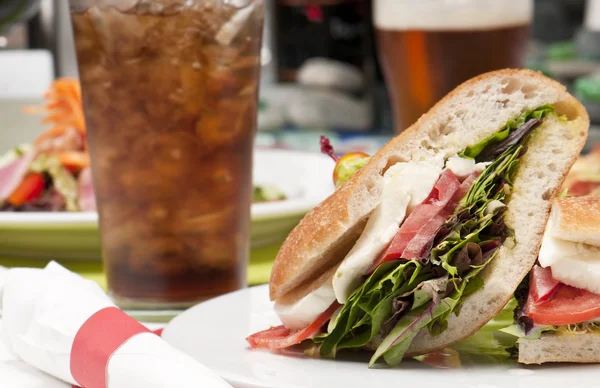 Soda et sandwich — Photo