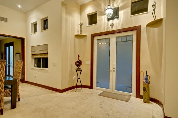 Modern ev giriş — Stok fotoğraf